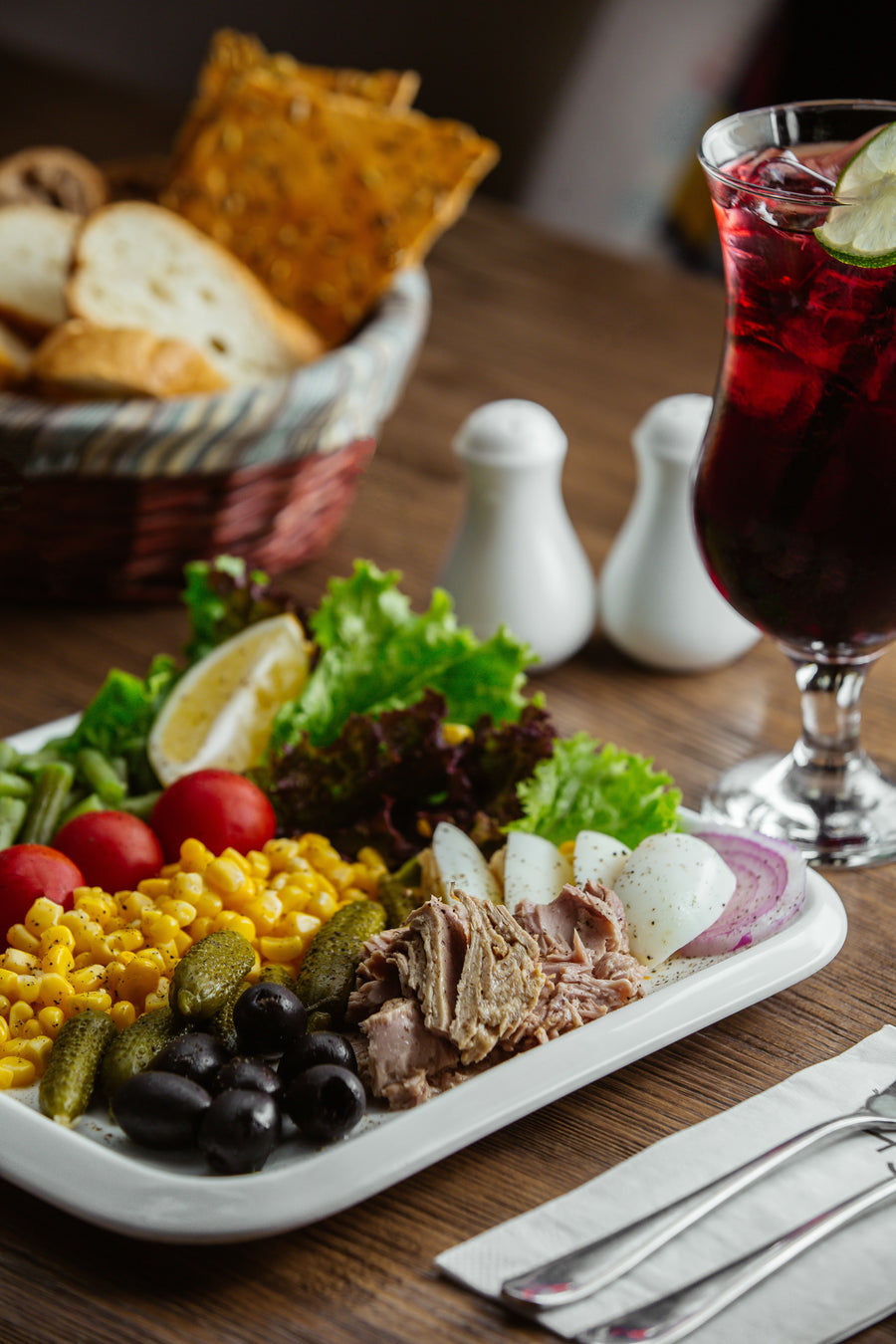 LUNCH & DINNER
